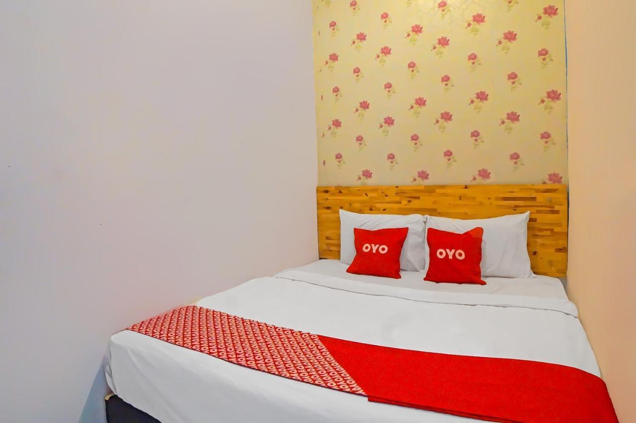 Oyo 92369 Bb House Katamso 2* Medan